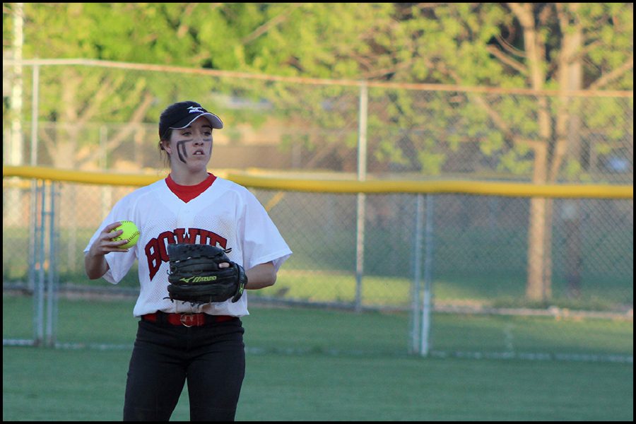 Senior+Amber+Lotz+prepares+to+throw+the+softball+back+across+the+field.+She+had+to+quickly+decide+what+the+best+play+was+to+strike+an+opponent+out.+