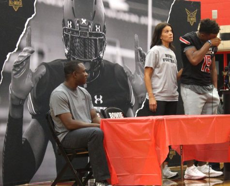 Elijah Higgins receives a jersey of opportunities