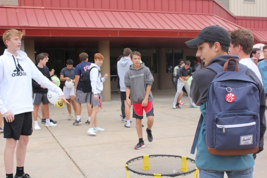 Sophomore Matthew OLeary plays spikeball with his classmates during the festival. Students of all different grades mingle in the courtyard all fighting for the goal of making a strong community.