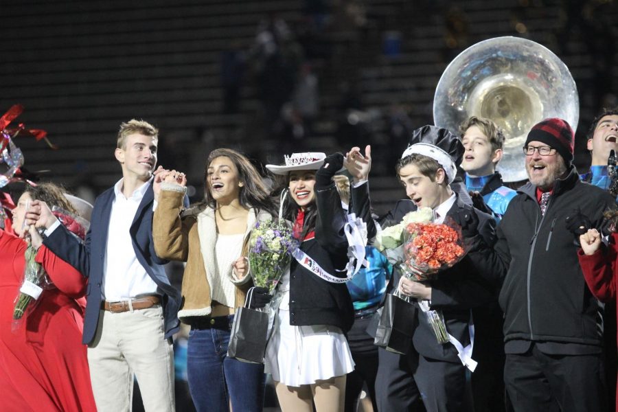 BULLDOG+PRIDE%3A+Homecoming+king+and+queen+Jaden+Yakerson+and+Alyssa+Magallanez+%5Bcenter%5D+pose+with+Principal+Mark+Robinson+%5Bright%5D