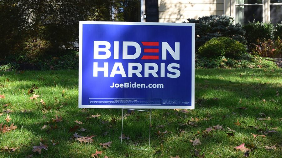 Biden/Harris Lawn Sign by slgckgc is licensed under CC BY 2.0