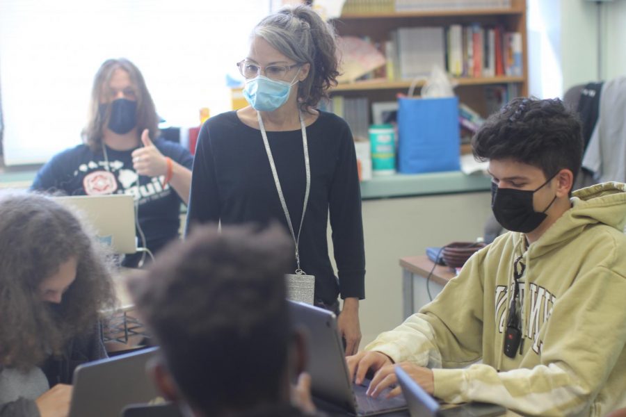 CHECKING IN: English teacher Bree Rolfe walks around her classroom, monitoring senior Cristian Vockell’s progress. Rolfe received the COVID-19 vaccine in January and recently got a booster shot because she has cystic fibrosis. 