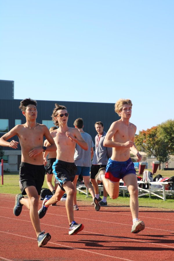 GETTING+WARM%3A+Junior+Tommy+Morales+practices+long+distance+running+for+cross+country.