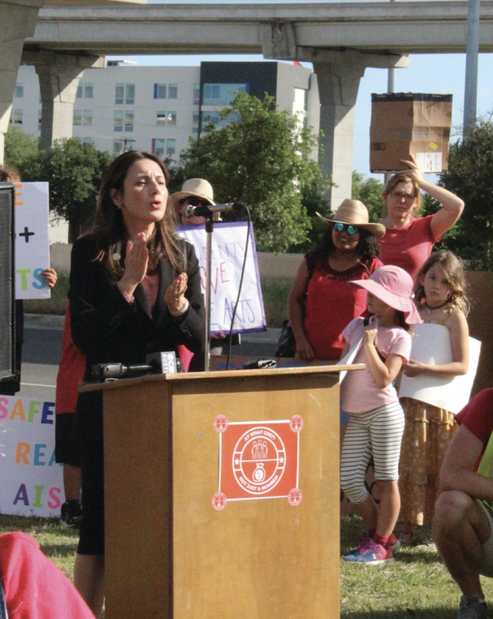 PASSIONATELY+SPEAKING%3A+A+former+AISD+office+member+shows+her+support+for+Education+Austin+in+a+speech+during+the+rally.++The+Education+Austin+Union+has+around+3%2C000+members%2C+according+to+Texas+AFT.+