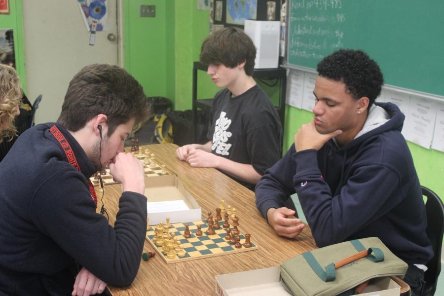 DURING+CHESS+CLUB%3A+Senior+Ashley+Fuselier+%28left%29+junior+Jody+Louro+%28center%29+and+junior+Joaquin+Welch+%28right%29+participate+in+games+of+chess.