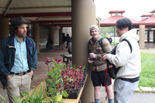 Engaging with students, Smith talks about valuable insights on plant care, ensuring they are equipped with the knowledge needed to nurture their plants with care and expertise.