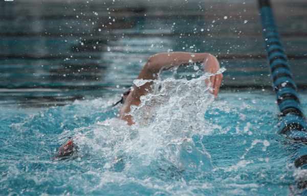 MAKING A SPLASH: Bulldog swim team starts practices at Circle C pool for the upcoming season. Bowie Swimmer splashes into action, racing through the water.