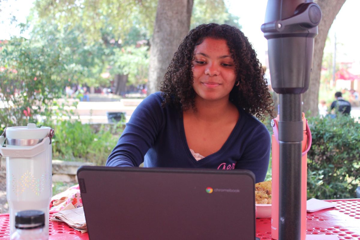 SOPHOMORE STUDIES: Sophomore Lulu Lampkin works diligently through her lunch. Some students are finding alternative ways to spend their lunches since personal devices cannot be accessed during that time. 