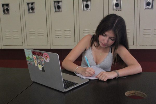 STUDYING FOR COMPETITION: Sophomore Dahlia Wildman studies sports medicine for her upcoming HOSA competition. Wildman joined the Bowie Sports Medicine program her sophomore year and plans to continue at least until the end of high school and is happy she found this passion of hers.